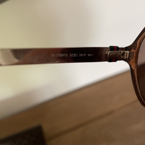 Authentic Gucci sunglasses with case - Picture 4 of 13